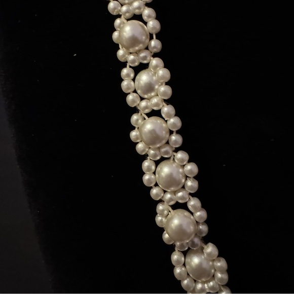 ⚜️3 for $30⚜️ Cream Faux Pearl Tassel Necklace - Picture 7 of 10